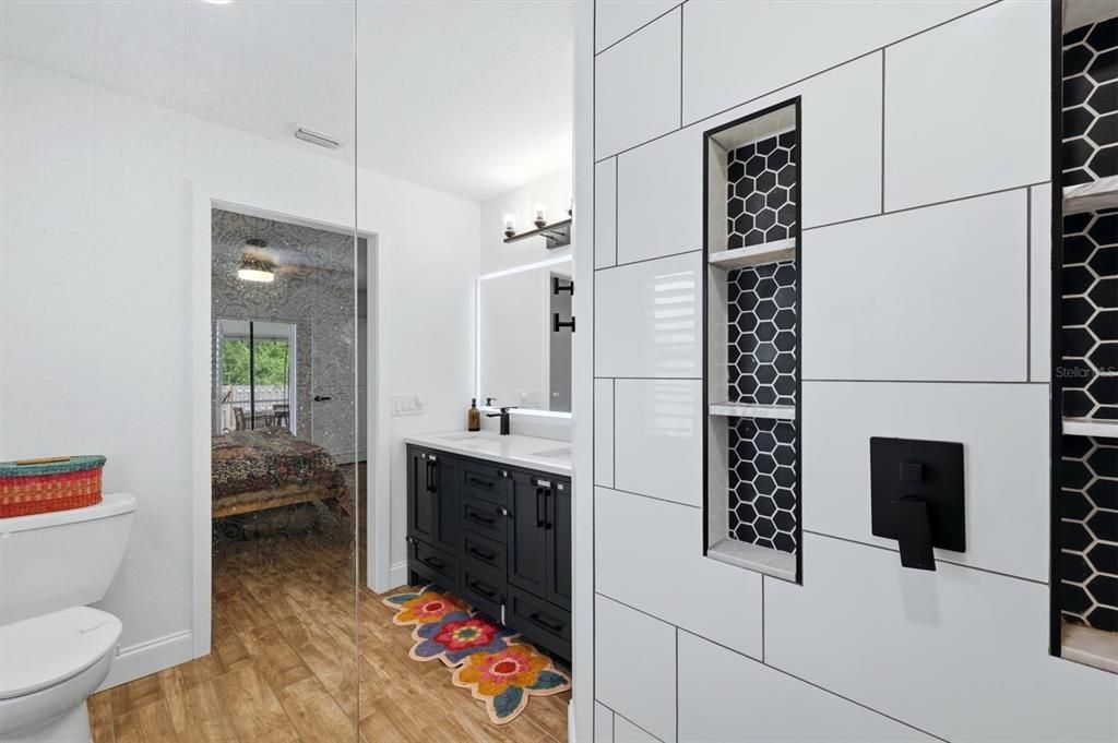 For Sale: $425,000 (3 beds, 2 baths, 1376 Square Feet)