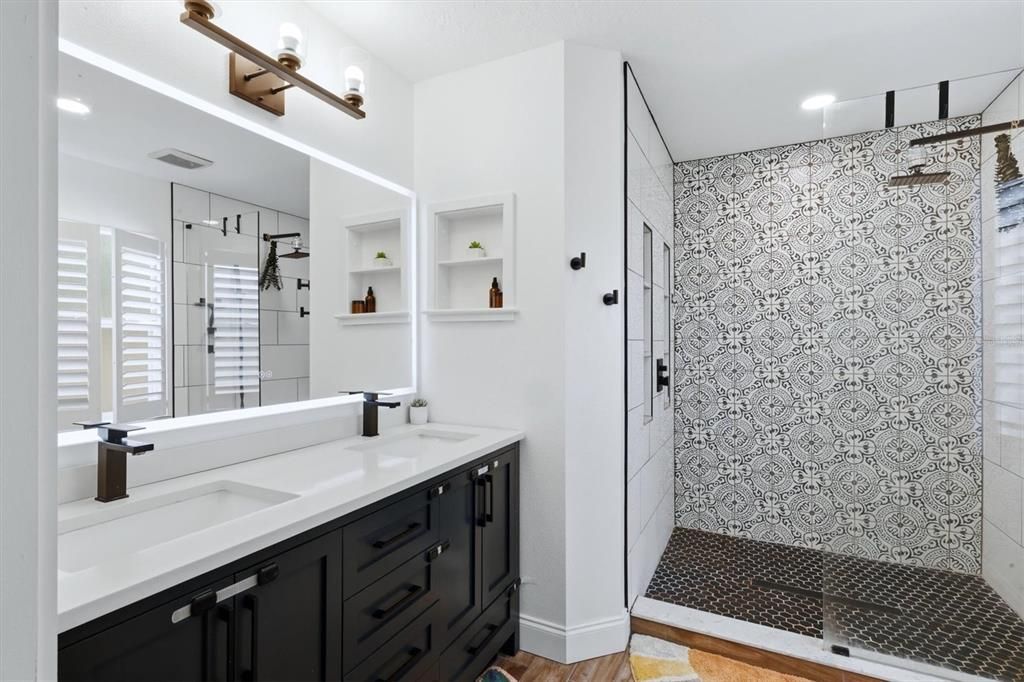 For Sale: $425,000 (3 beds, 2 baths, 1376 Square Feet)