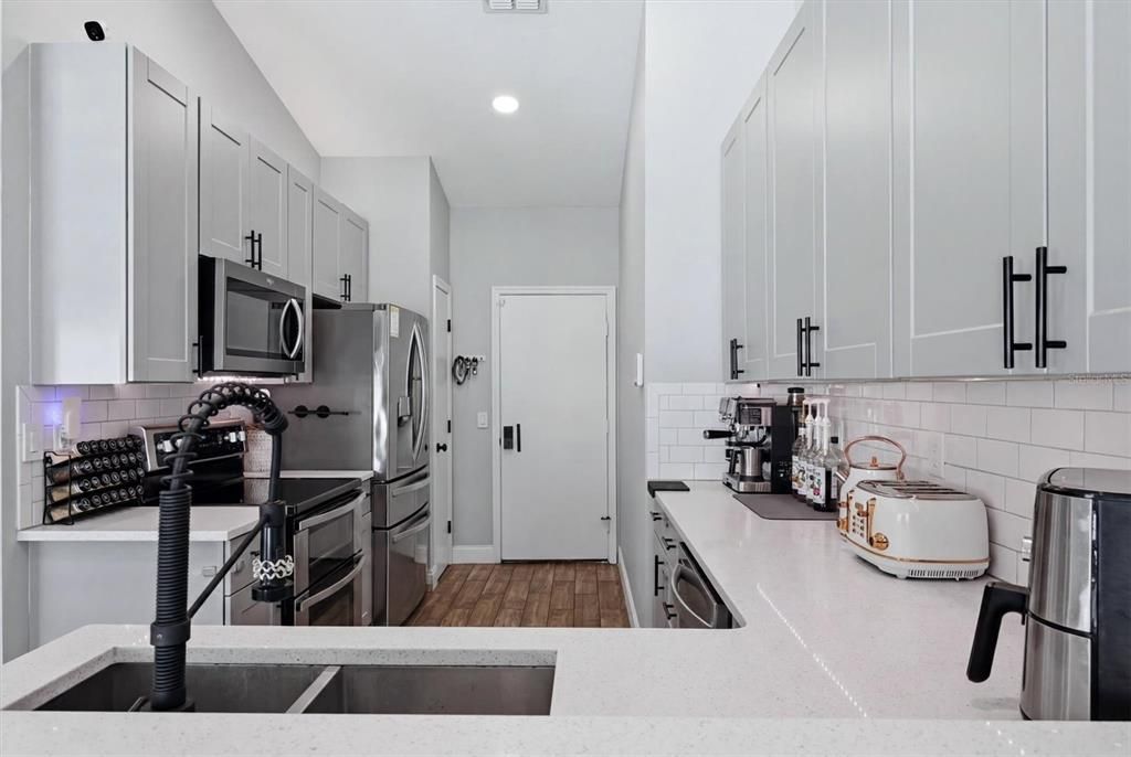 For Sale: $425,000 (3 beds, 2 baths, 1376 Square Feet)