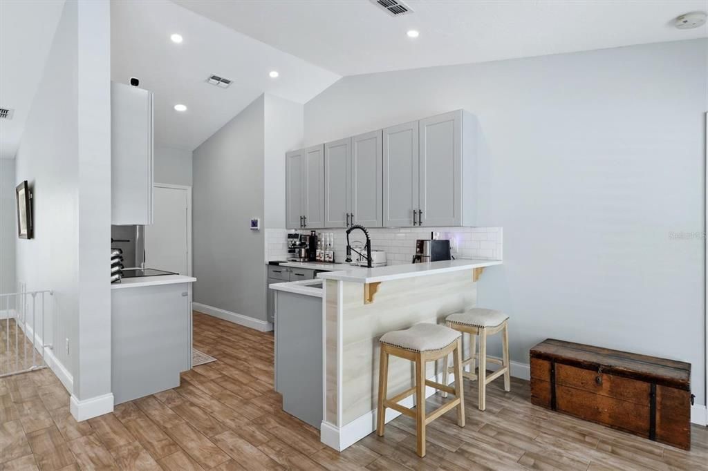 For Sale: $425,000 (3 beds, 2 baths, 1376 Square Feet)