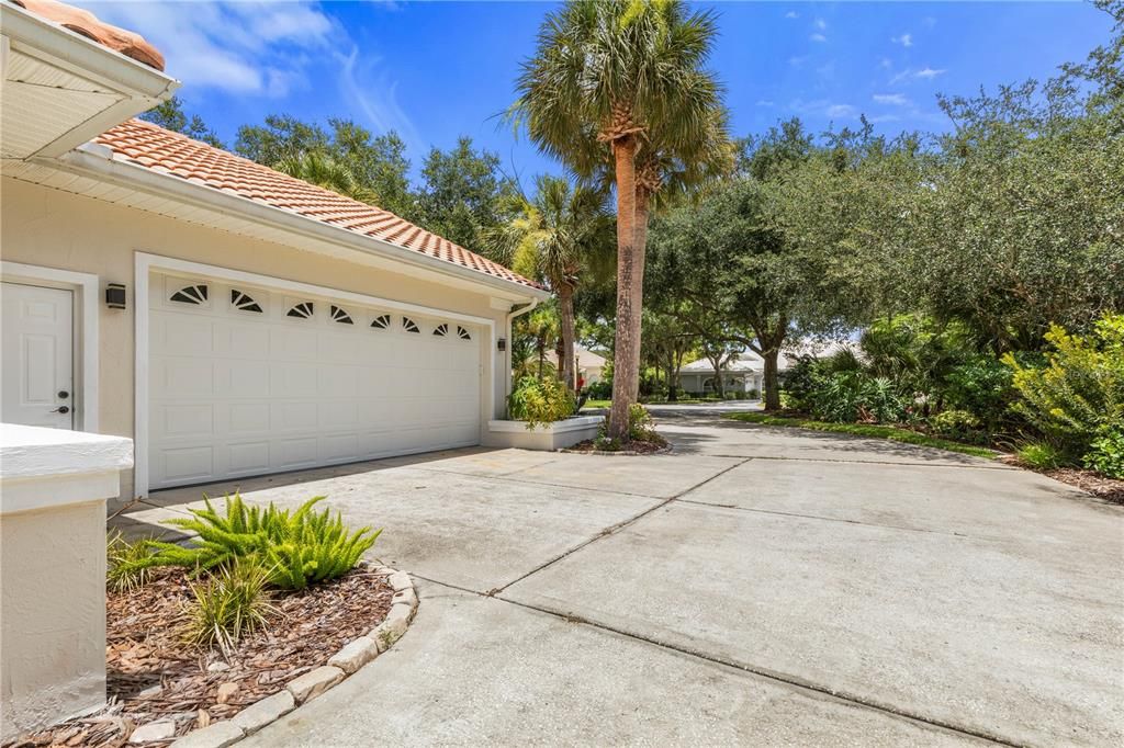 Active With Contract: $899,000 (3 beds, 3 baths, 2986 Square Feet)