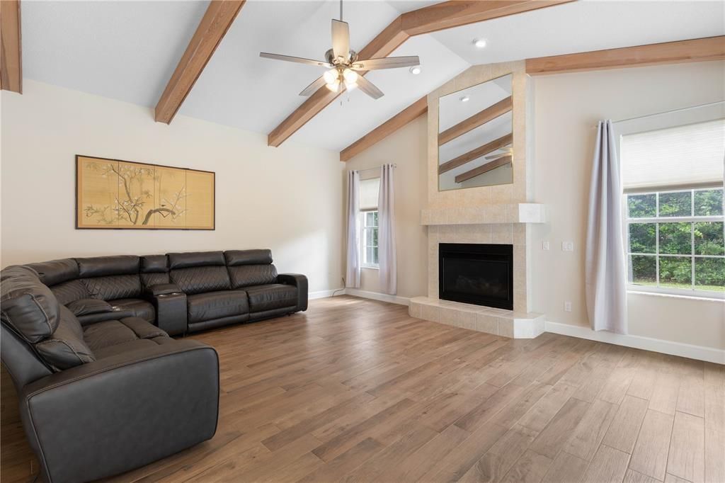 Active With Contract: $899,000 (3 beds, 3 baths, 2986 Square Feet)