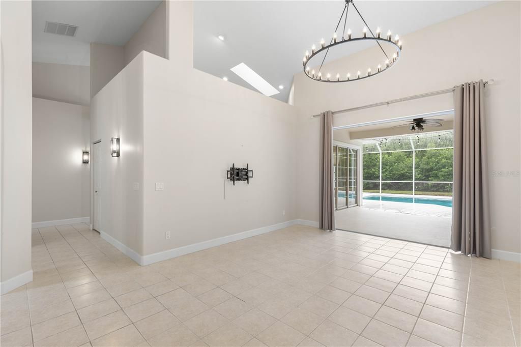 Active With Contract: $899,000 (3 beds, 3 baths, 2986 Square Feet)