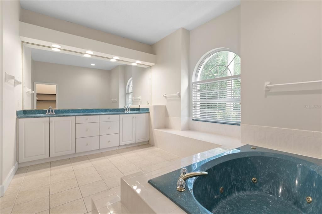 Active With Contract: $899,000 (3 beds, 3 baths, 2986 Square Feet)
