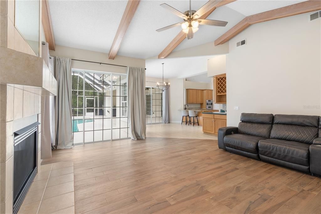 Active With Contract: $899,000 (3 beds, 3 baths, 2986 Square Feet)