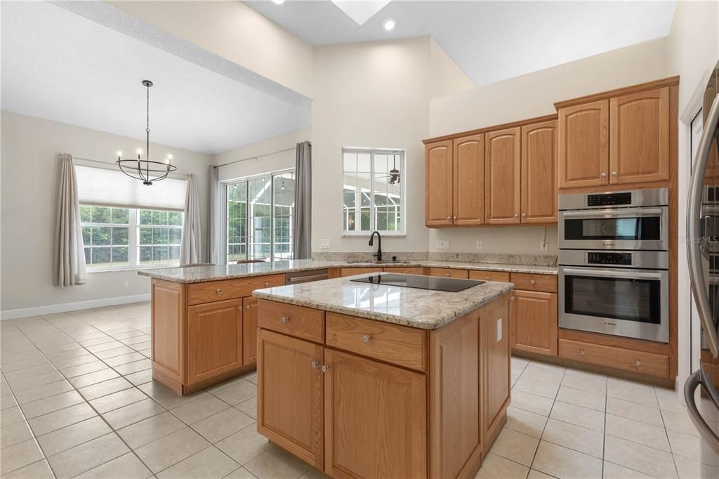 Active With Contract: $899,000 (3 beds, 3 baths, 2986 Square Feet)