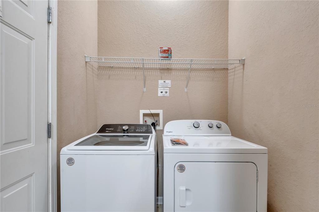 En Venta: $255,000 (4 camas, 2 baños, 1688 Pies cuadrados)