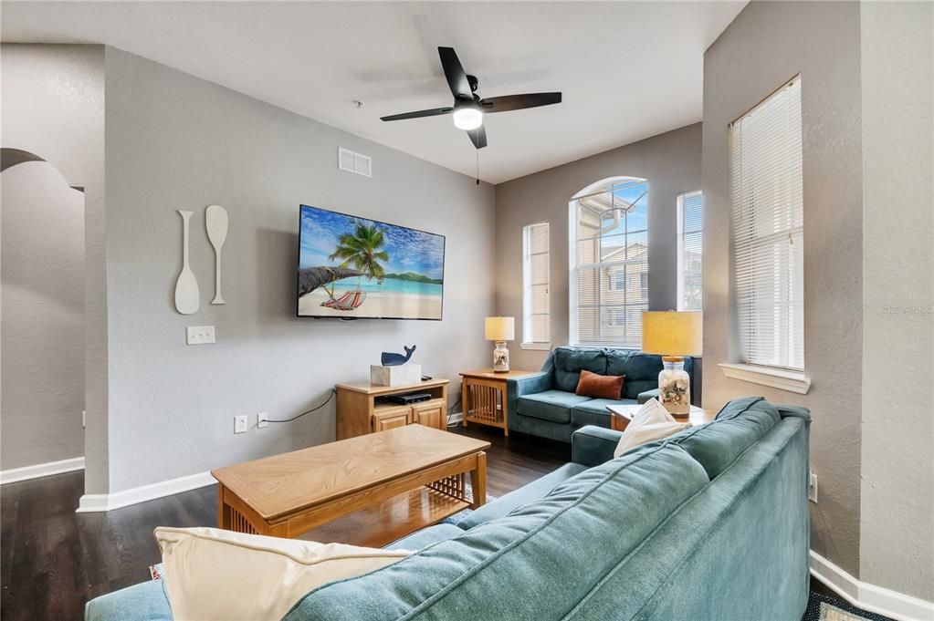 En Venta: $255,000 (4 camas, 2 baños, 1688 Pies cuadrados)