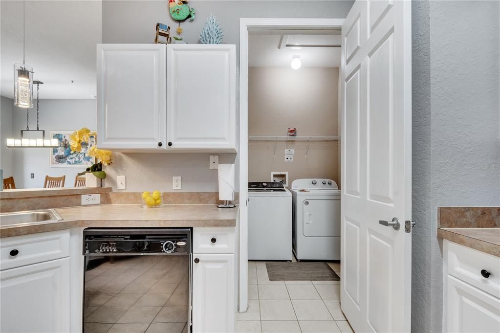 En Venta: $255,000 (4 camas, 2 baños, 1688 Pies cuadrados)