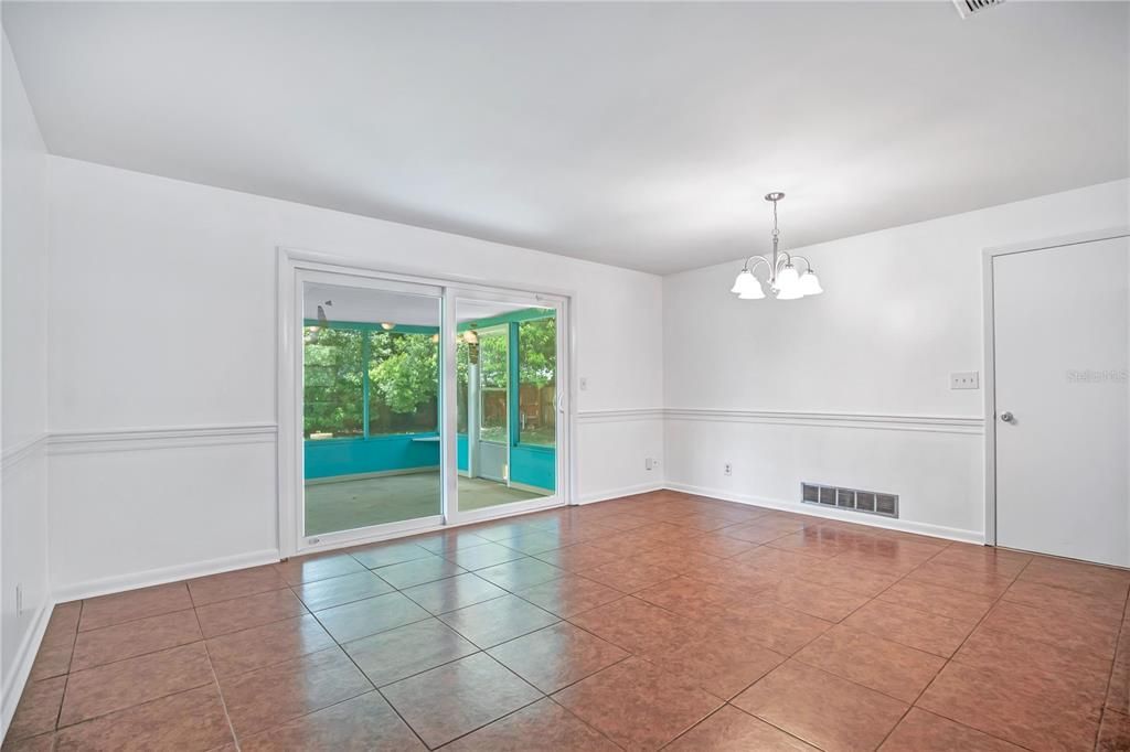 На продажу: $365,000 (4 спален, 2 ванн, 1768 Квадратных фут)