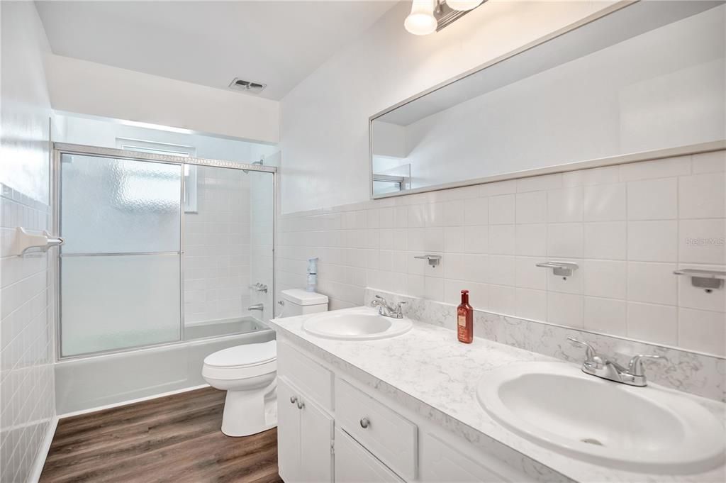 На продажу: $365,000 (4 спален, 2 ванн, 1768 Квадратных фут)