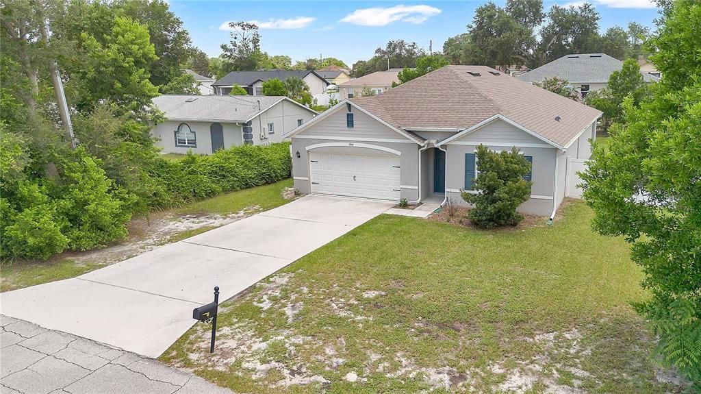 Activo con contrato: $355,000 (4 camas, 2 baños, 1836 Pies cuadrados)