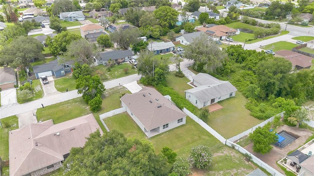 Activo con contrato: $355,000 (4 camas, 2 baños, 1836 Pies cuadrados)