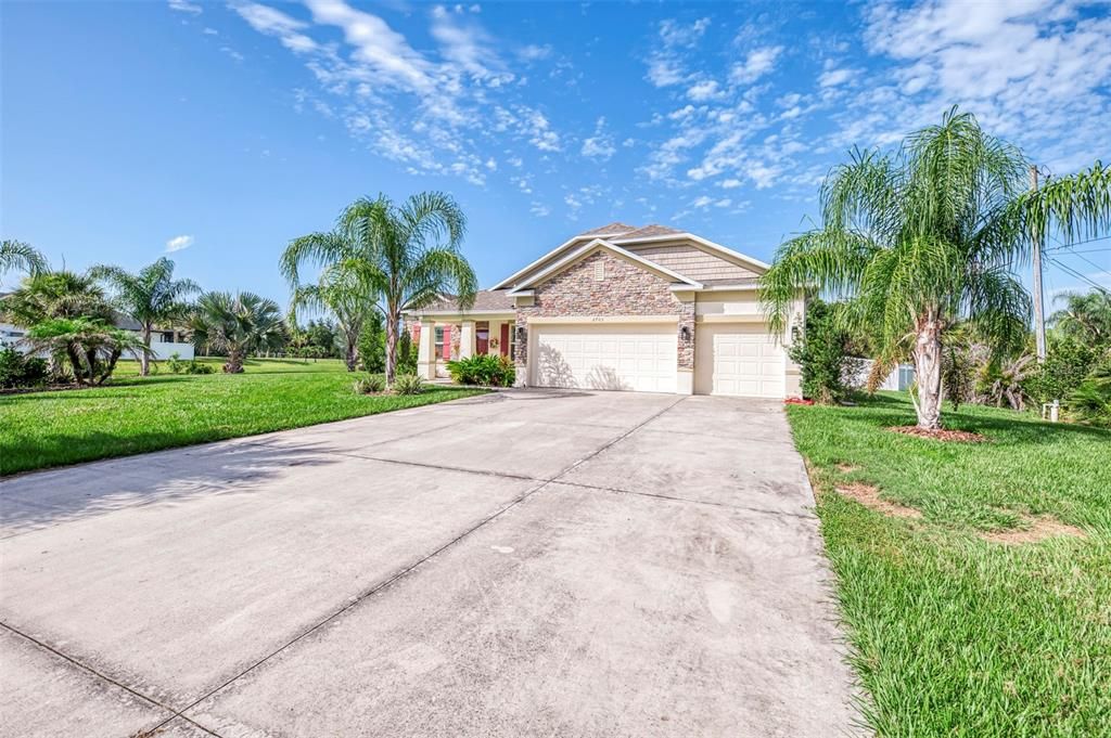 For Sale: $699,900 (4 beds, 3 baths, 2431 Square Feet)