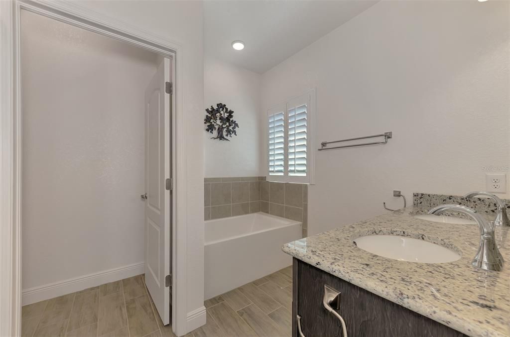 For Sale: $699,900 (4 beds, 3 baths, 2431 Square Feet)