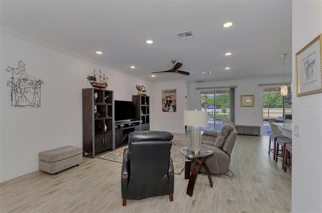 For Sale: $699,900 (4 beds, 3 baths, 2431 Square Feet)