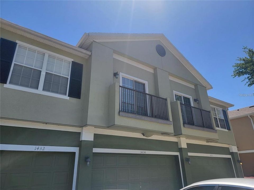 For Rent: $1,900 (2 beds, 2 baths, 1216 Square Feet)