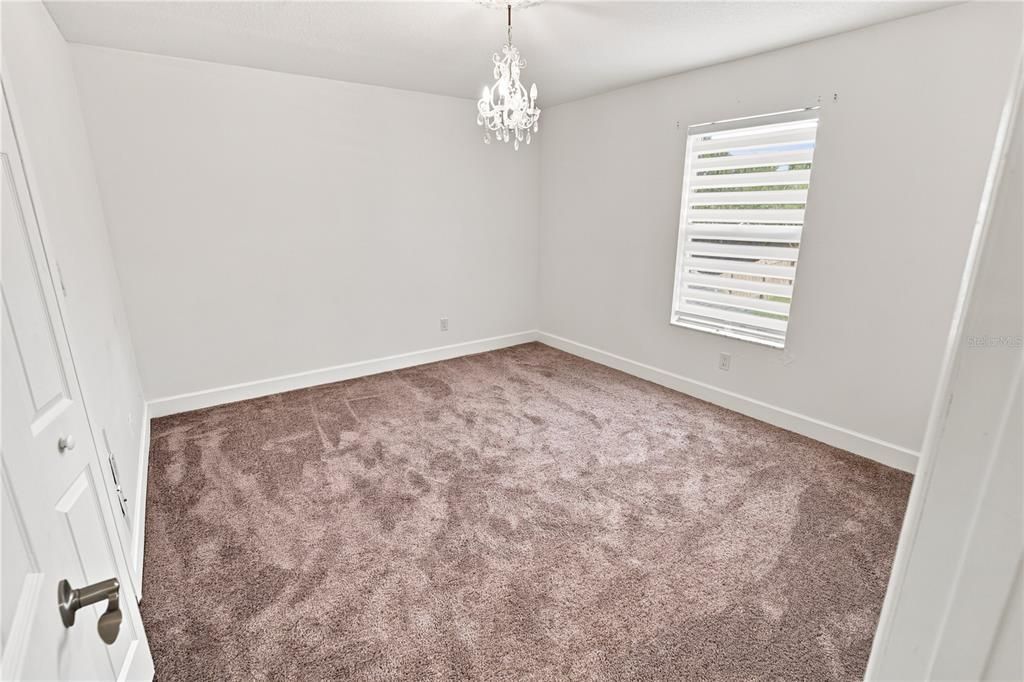 Activo con contrato: $549,900 (4 camas, 3 baños, 3095 Pies cuadrados)