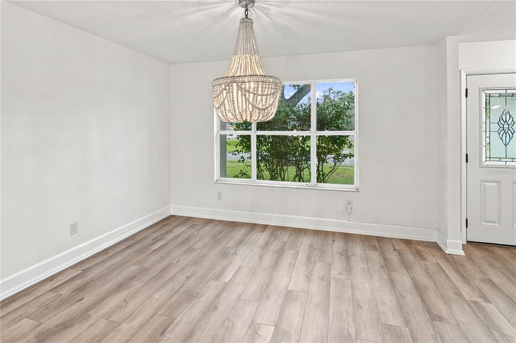 Activo con contrato: $549,900 (4 camas, 3 baños, 3095 Pies cuadrados)
