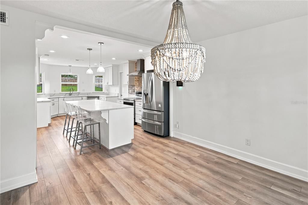 Activo con contrato: $549,900 (4 camas, 3 baños, 3095 Pies cuadrados)