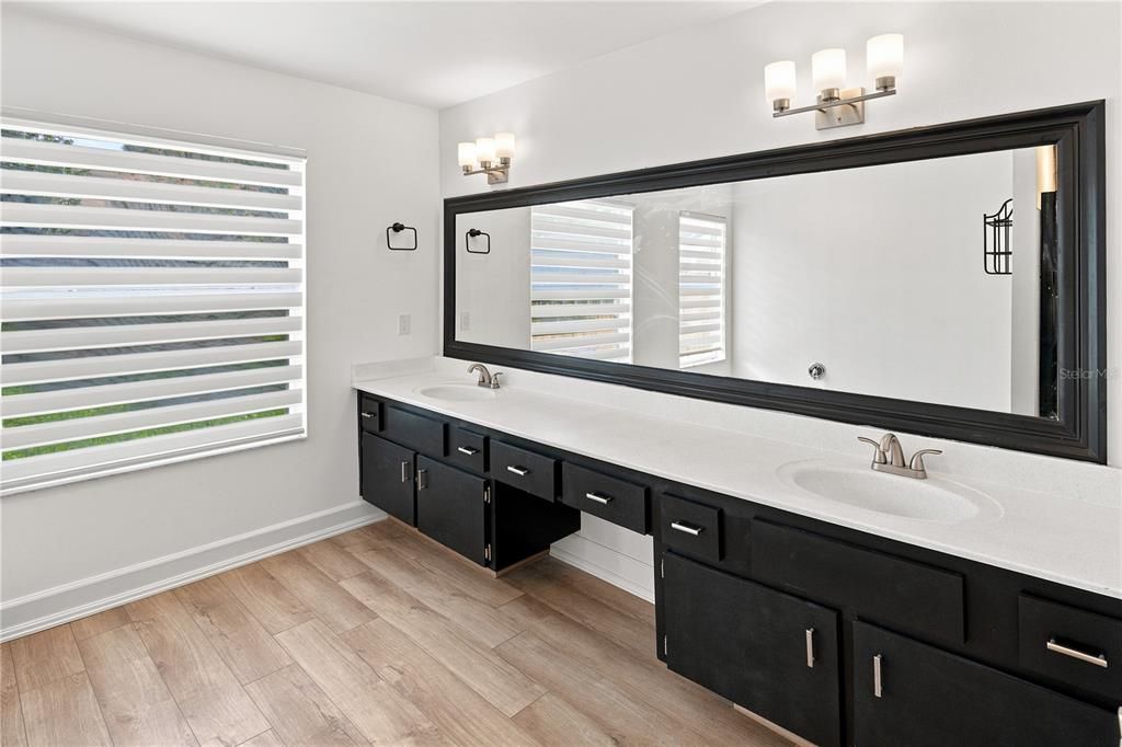 Activo con contrato: $549,900 (4 camas, 3 baños, 3095 Pies cuadrados)