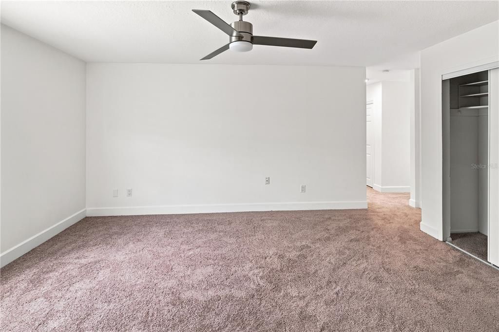 Activo con contrato: $549,900 (4 camas, 3 baños, 3095 Pies cuadrados)
