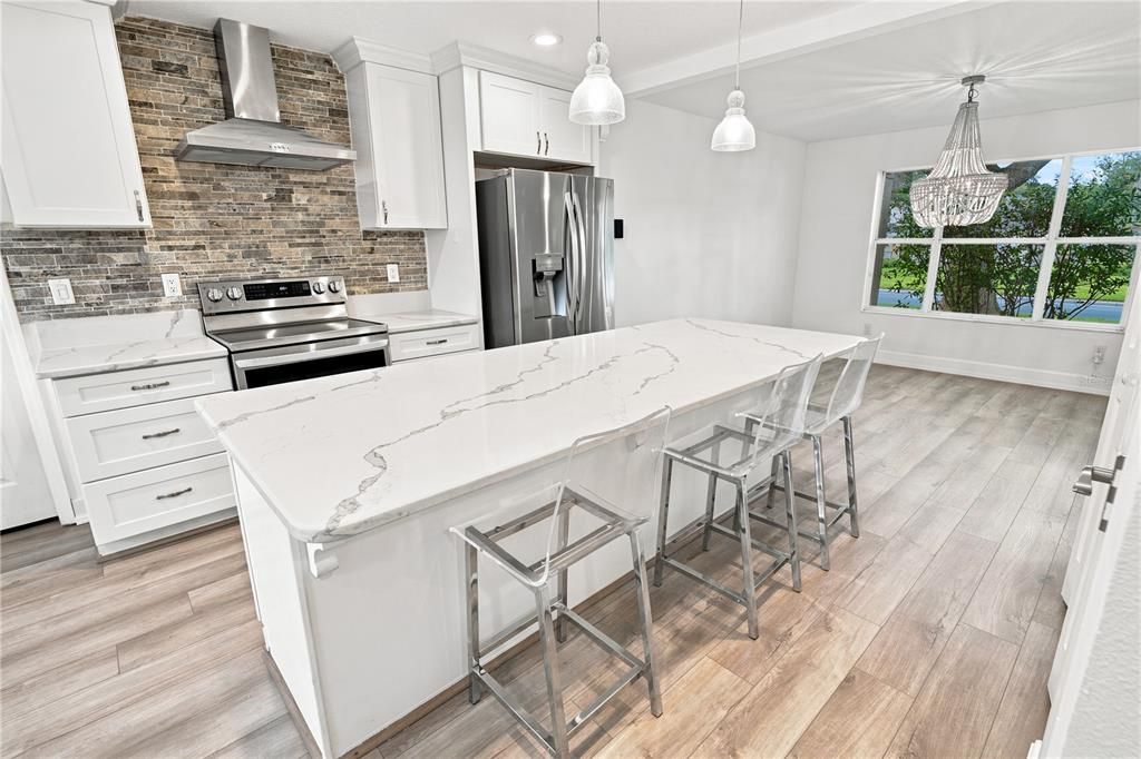 Activo con contrato: $549,900 (4 camas, 3 baños, 3095 Pies cuadrados)