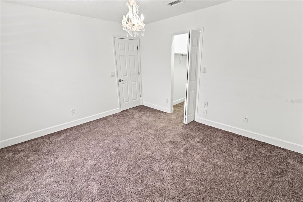 Activo con contrato: $549,900 (4 camas, 3 baños, 3095 Pies cuadrados)