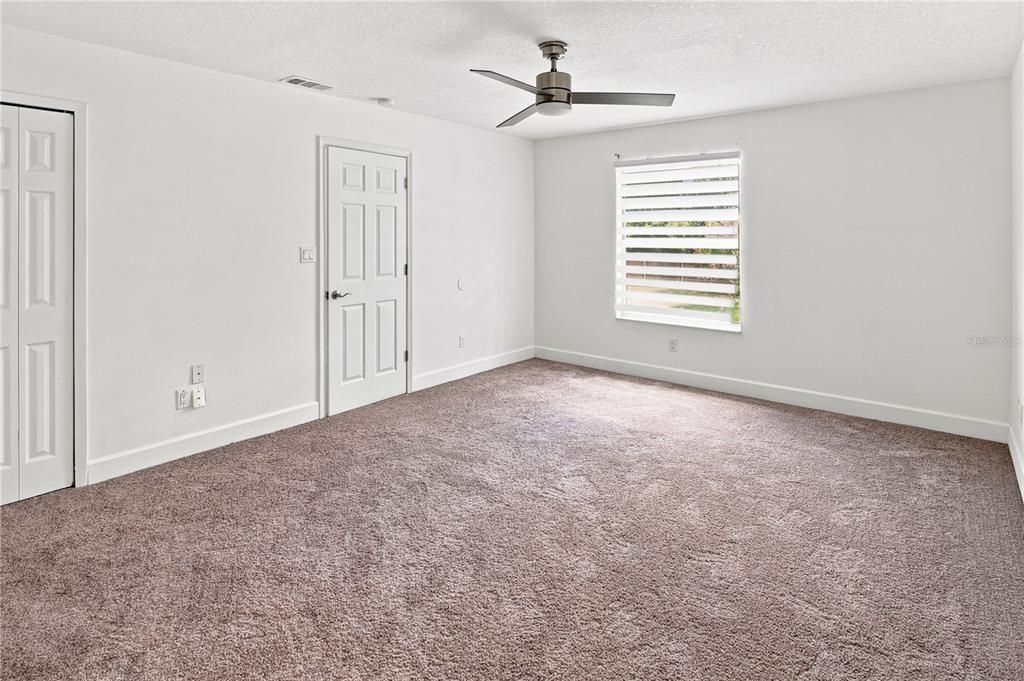 Activo con contrato: $549,900 (4 camas, 3 baños, 3095 Pies cuadrados)