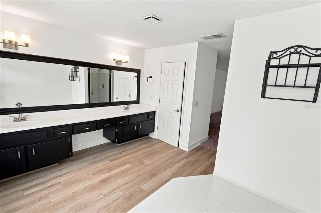 Activo con contrato: $549,900 (4 camas, 3 baños, 3095 Pies cuadrados)