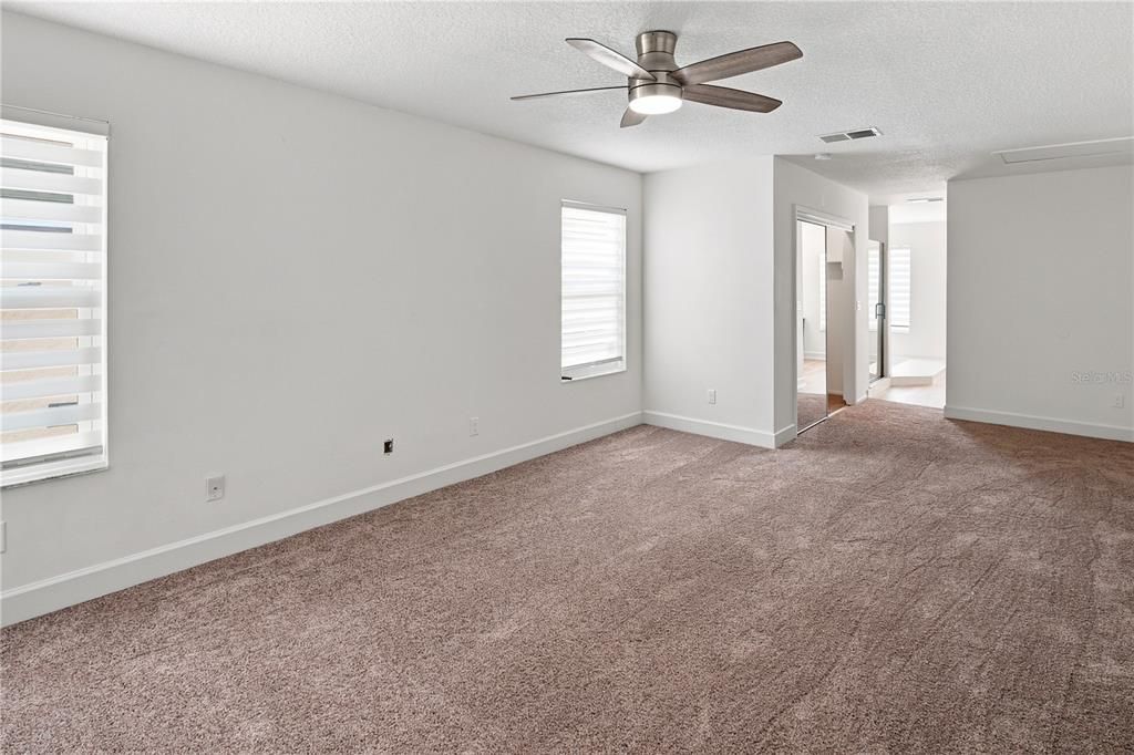 Activo con contrato: $549,900 (4 camas, 3 baños, 3095 Pies cuadrados)