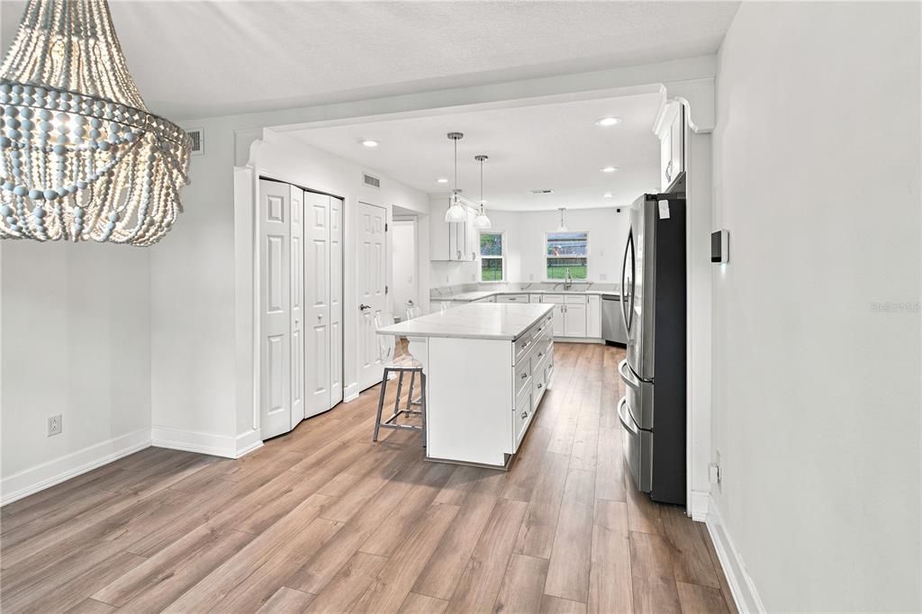 Activo con contrato: $549,900 (4 camas, 3 baños, 3095 Pies cuadrados)