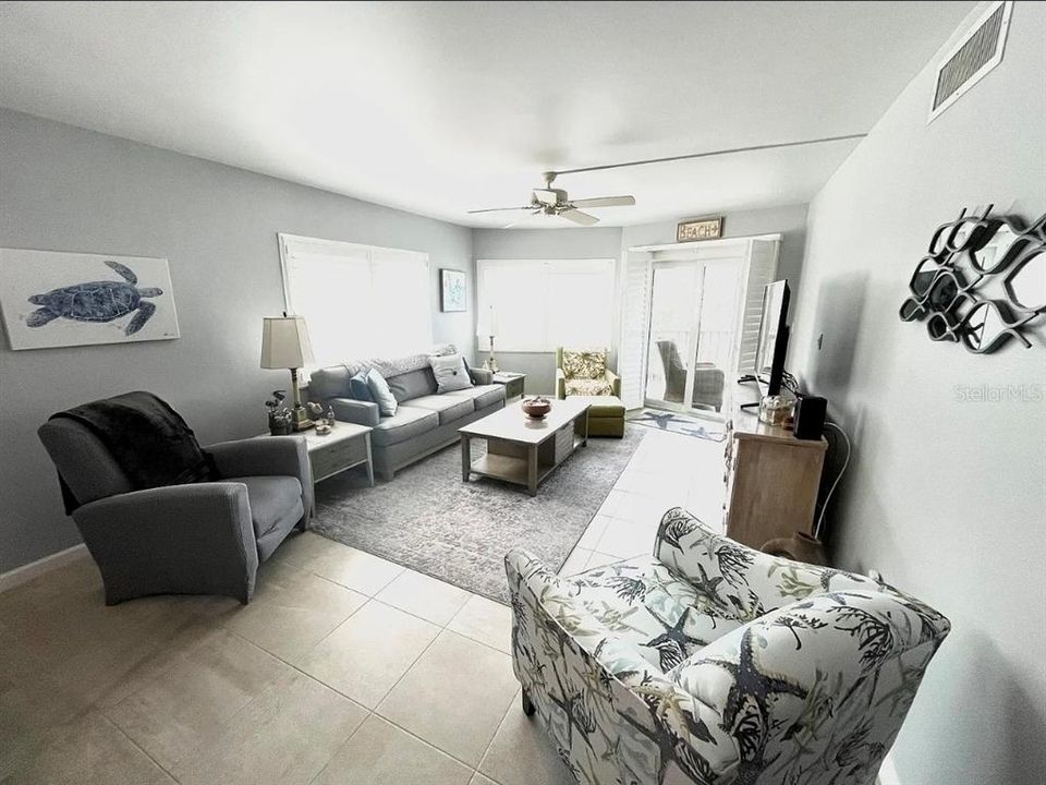 В аренду: $4,000 (2 спален, 2 ванн, 991 Квадратных фут)