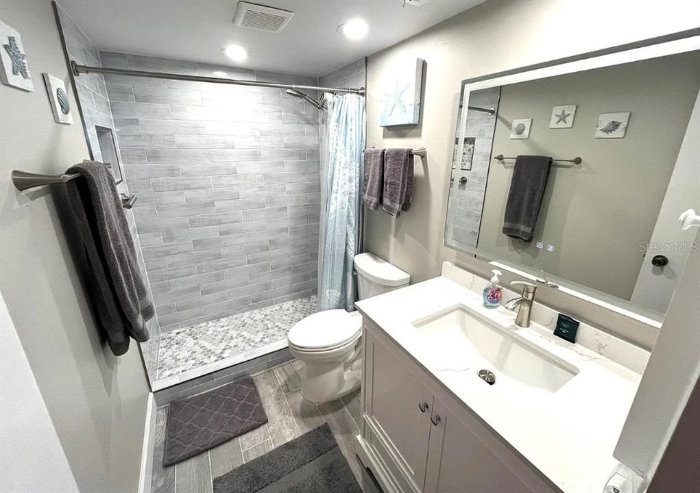 В аренду: $4,000 (2 спален, 2 ванн, 991 Квадратных фут)