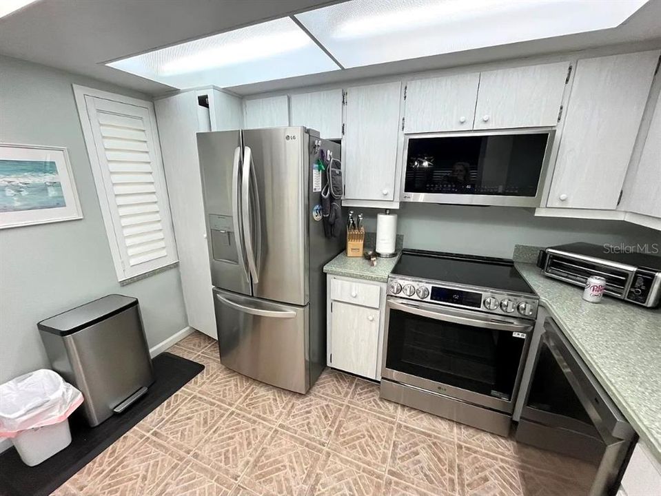 В аренду: $4,000 (2 спален, 2 ванн, 991 Квадратных фут)