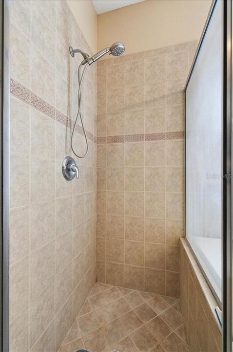 En Venta: $550,000 (4 camas, 3 baños, 3587 Pies cuadrados)