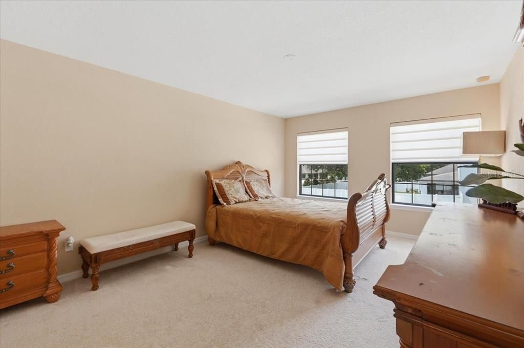 En Venta: $550,000 (4 camas, 3 baños, 3587 Pies cuadrados)
