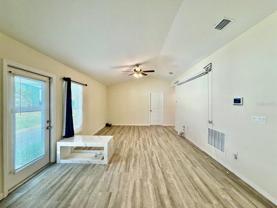 В аренду: $2,300 (3 спален, 2 ванн, 1421 Квадратных фут)