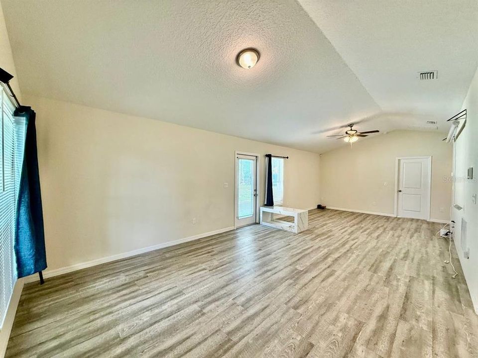 В аренду: $2,300 (3 спален, 2 ванн, 1421 Квадратных фут)