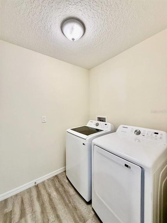В аренду: $2,300 (3 спален, 2 ванн, 1421 Квадратных фут)