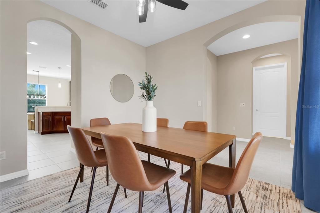 En Venta: $815,000 (4 camas, 3 baños, 2790 Pies cuadrados)