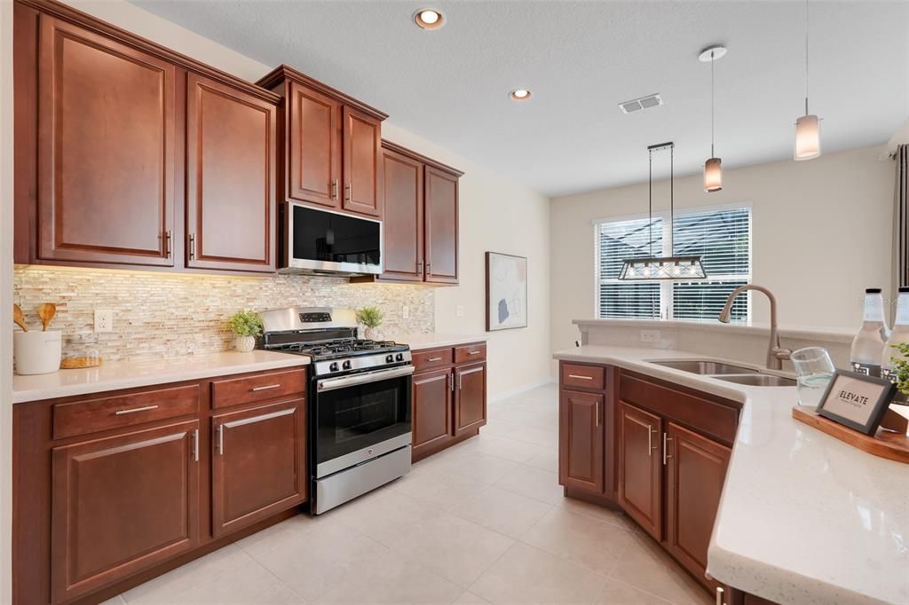 En Venta: $815,000 (4 camas, 3 baños, 2790 Pies cuadrados)