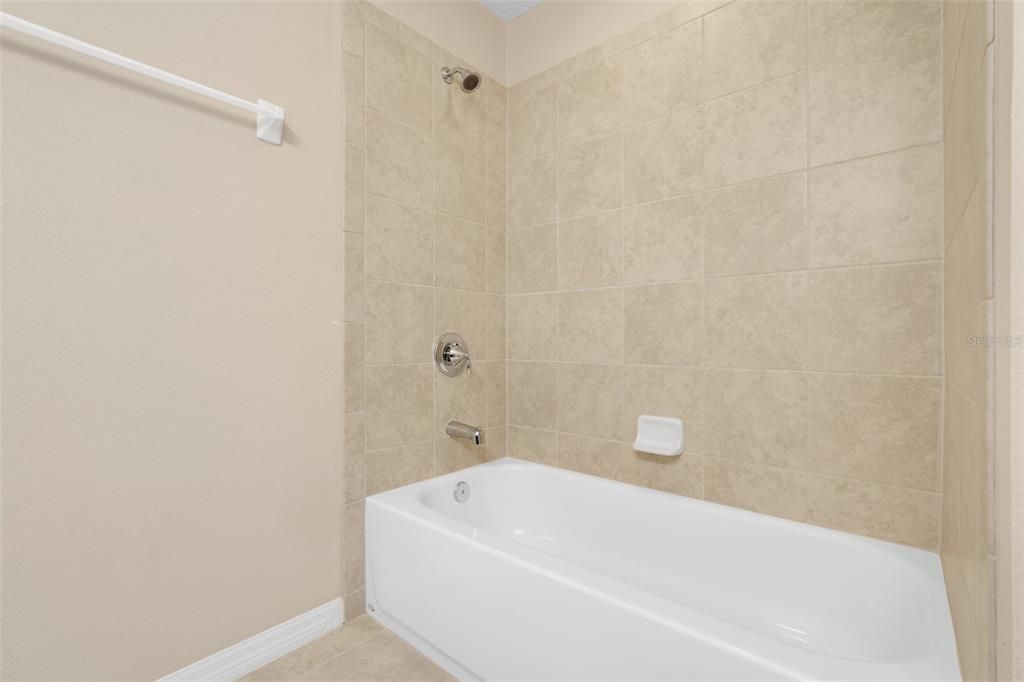 En Venta: $815,000 (4 camas, 3 baños, 2790 Pies cuadrados)
