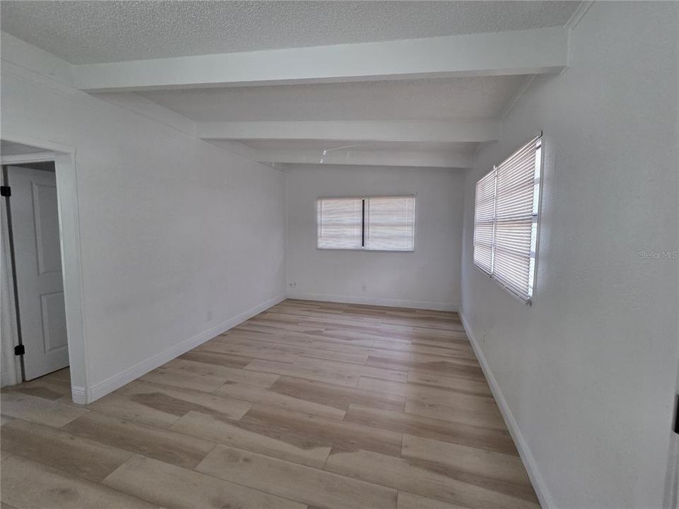 На продажу: $369,900 (3 спален, 2 ванн, 1056 Квадратных фут)