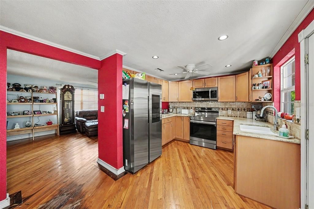Activo con contrato: $299,000 (3 camas, 1 baños, 1056 Pies cuadrados)