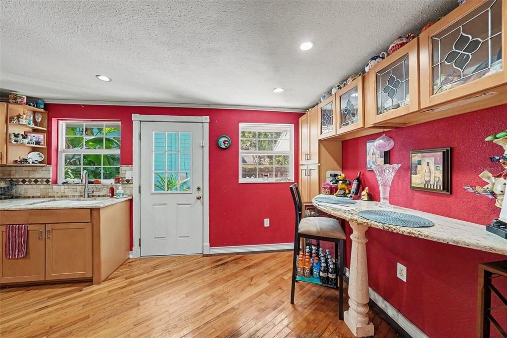 Activo con contrato: $299,000 (3 camas, 1 baños, 1056 Pies cuadrados)