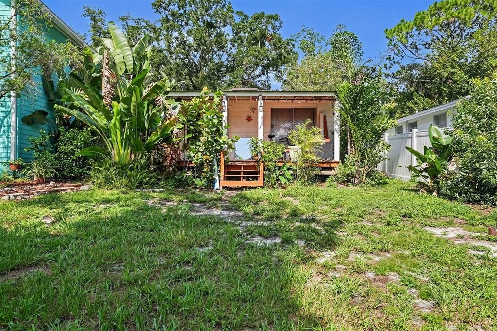 Activo con contrato: $299,000 (3 camas, 1 baños, 1056 Pies cuadrados)