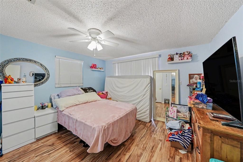 Activo con contrato: $299,000 (3 camas, 1 baños, 1056 Pies cuadrados)