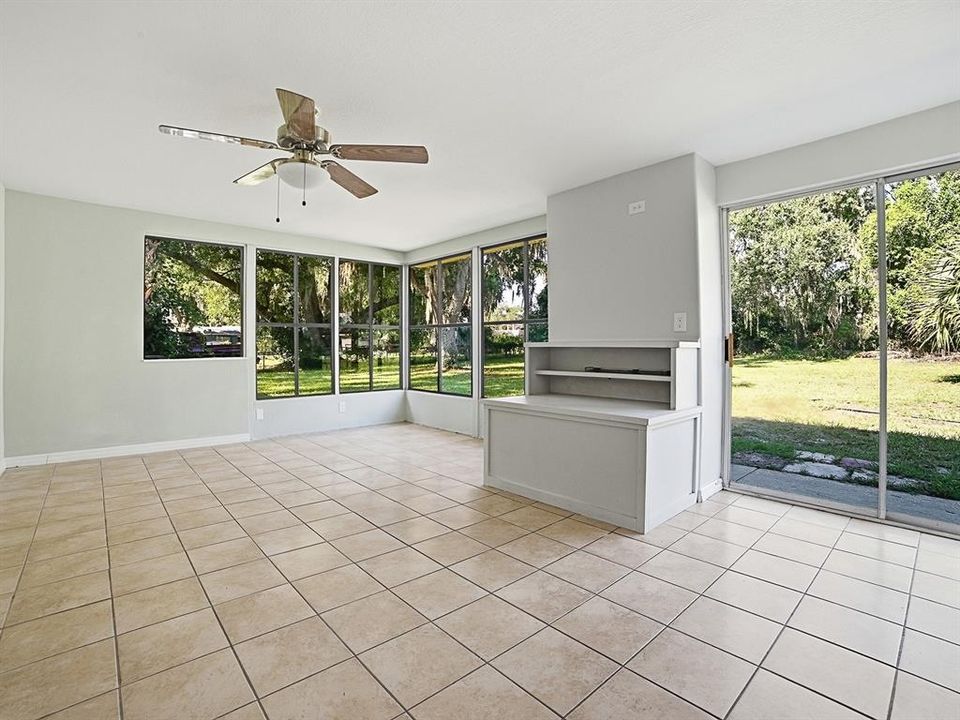 For Sale: $284,990 (3 beds, 1 baths, 1301 Square Feet)