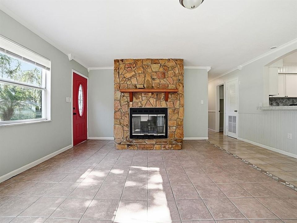 For Sale: $284,990 (3 beds, 1 baths, 1301 Square Feet)